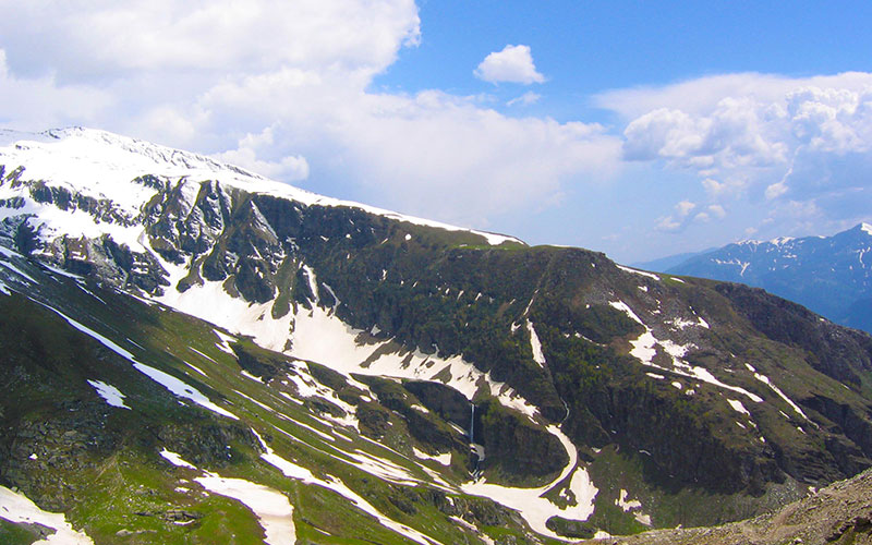 places in asia that can get the snow experience