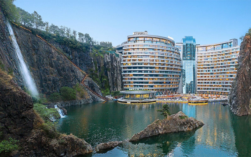 Worlds under sea hotels