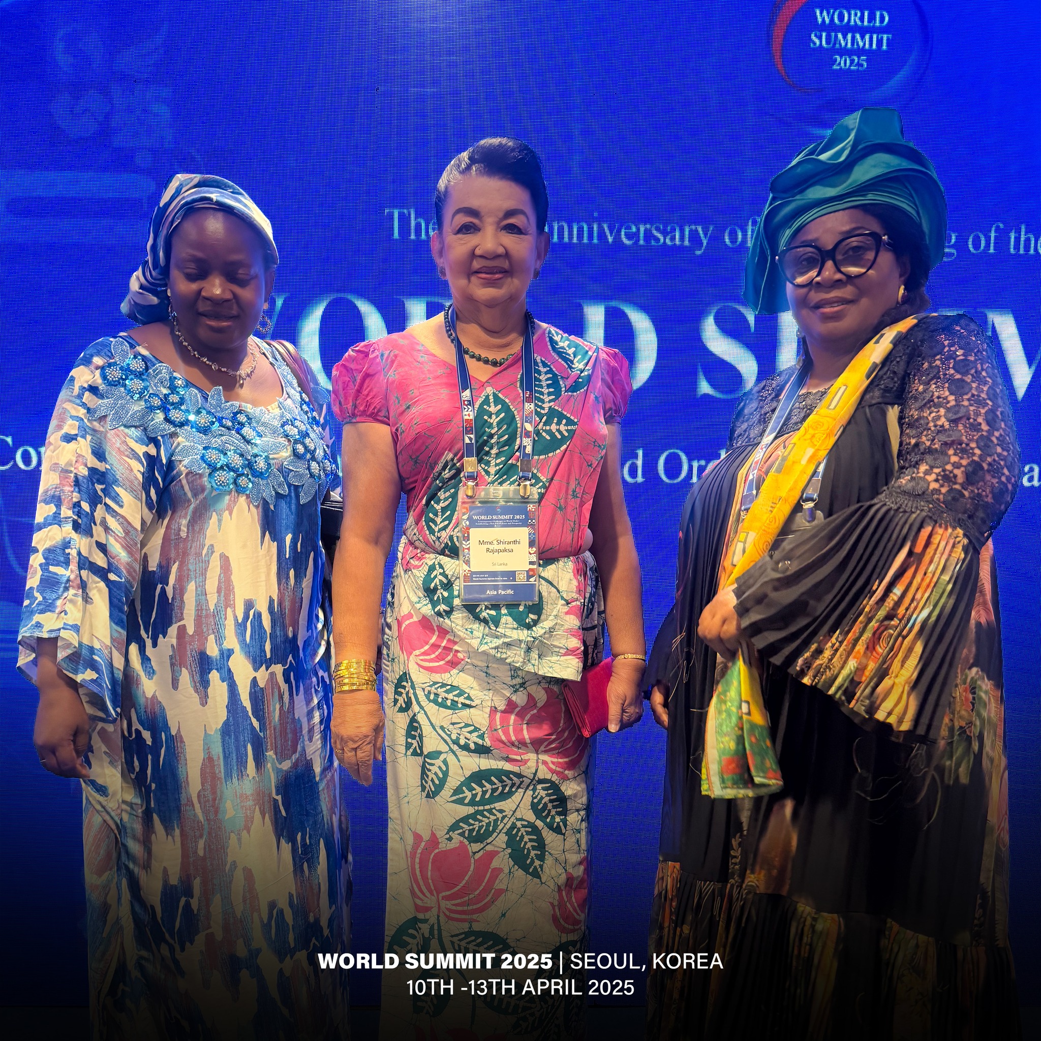 May be an image of 3 people, dais and text that says 'WOR D SL UMMIT 2025 2025 ソ dOr m WORLD SUMMIT 2025 SEOUL, WORLDSUMMIT2025|SEOUL,KOREA KOREA 10TH -13TH 10TH-13THAPRIL2025 ΤΗ APRIL 2025'