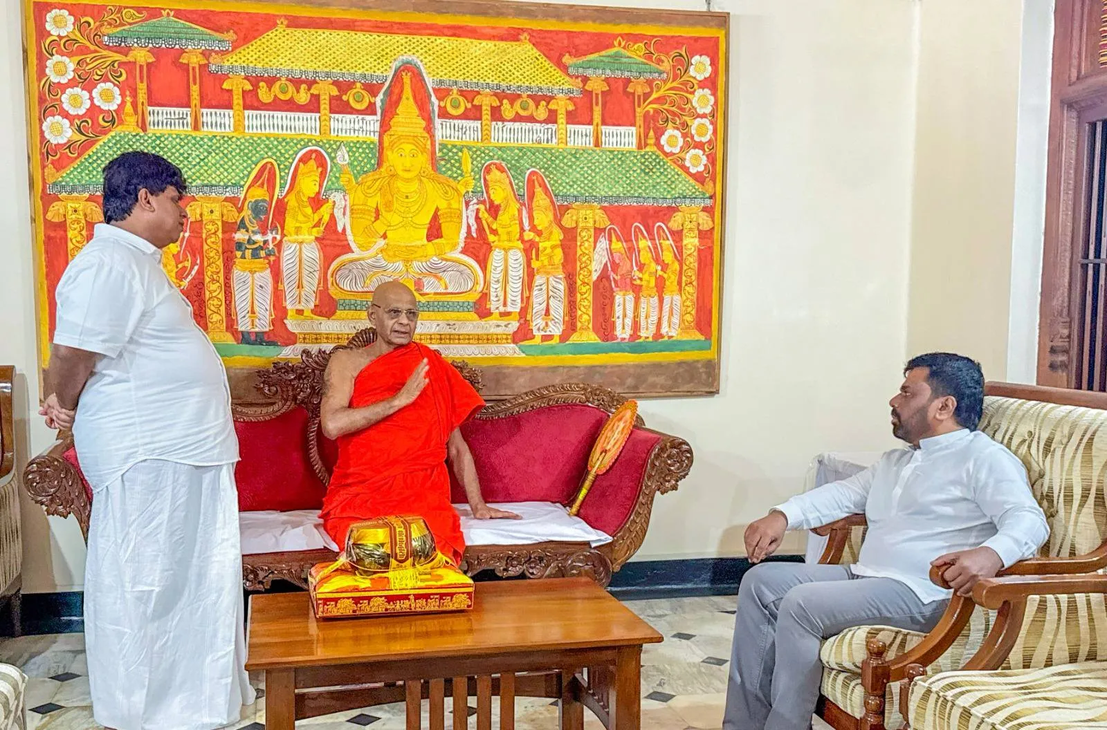 ජනාධිපති මල්වතු, අස්ගිරි මහා නා හිමිවරුන් බැහැදකී (ඡායාරූප) 1 492898594 1088528299973456 8880006285504137634 n