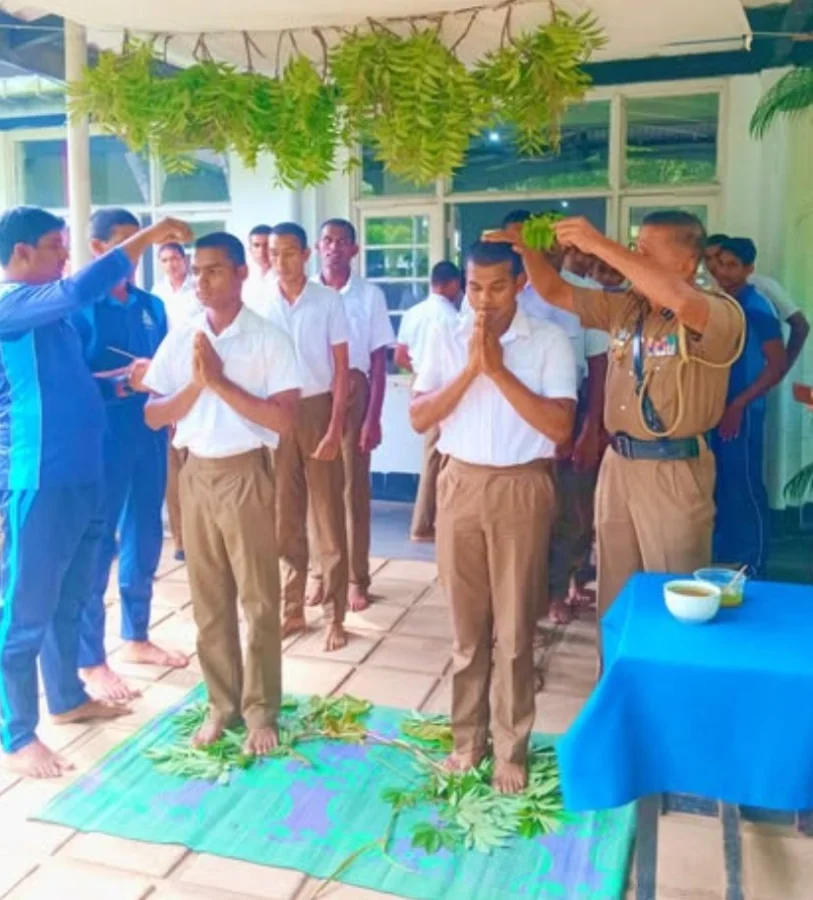 රජයේ පොලිස් නිලධාරීන්ටද මෙම අවස්ථාව අමතක නැත.