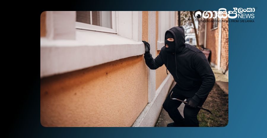 The strange way we robbed the house of the Bulathsinhala Grama Niladhari by calling the police The strange way we robbed the house of the Bulathsinhala Grama Niladhari by calling the police