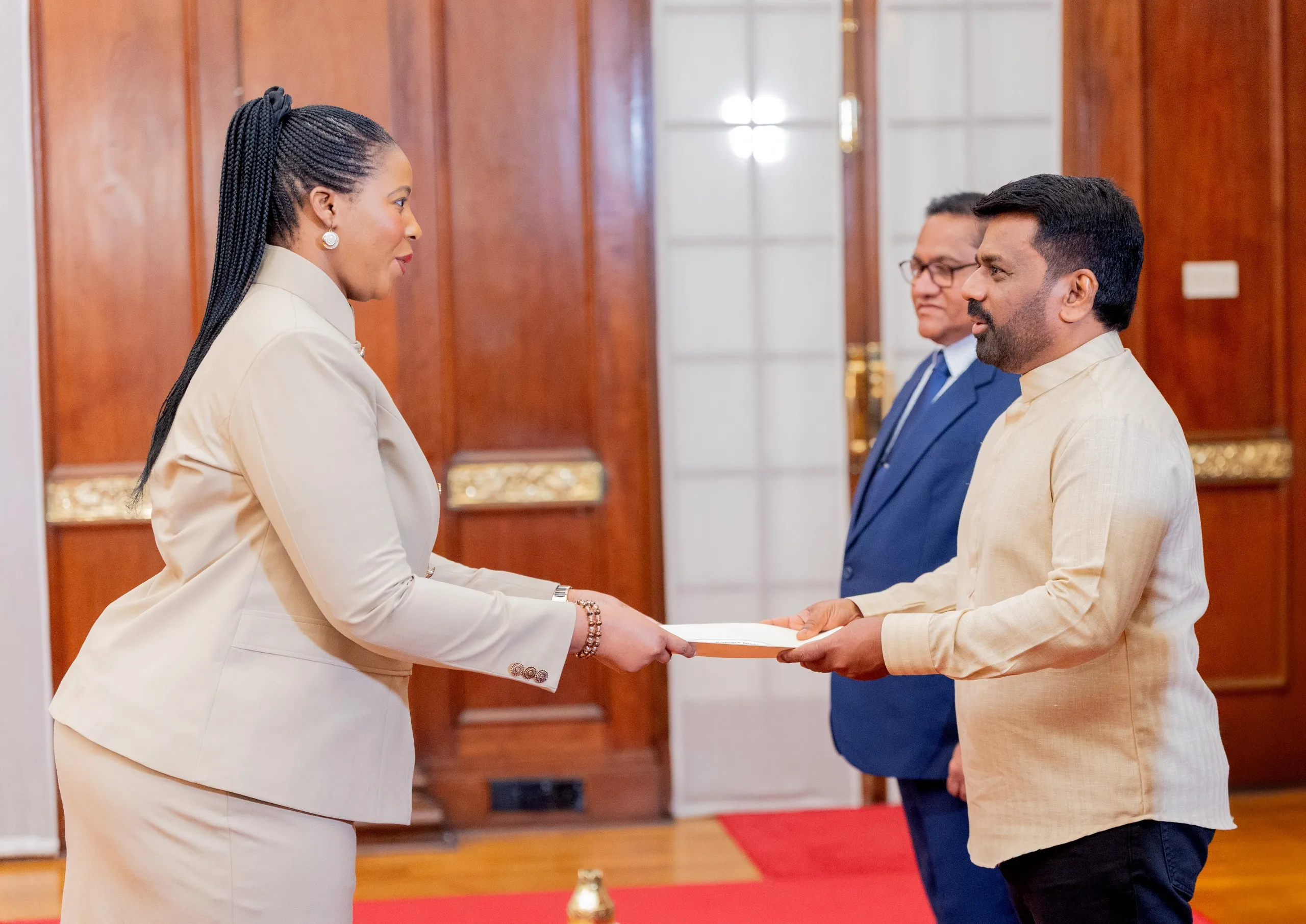 තානාපතිවරු හත් දෙනෙක් ජනාධිපතිවරයා වෙත අක්තපත්ර භාරදෙති (ඡායාරූප) 3 Ambassador of the Republic of Zimbabwe 1