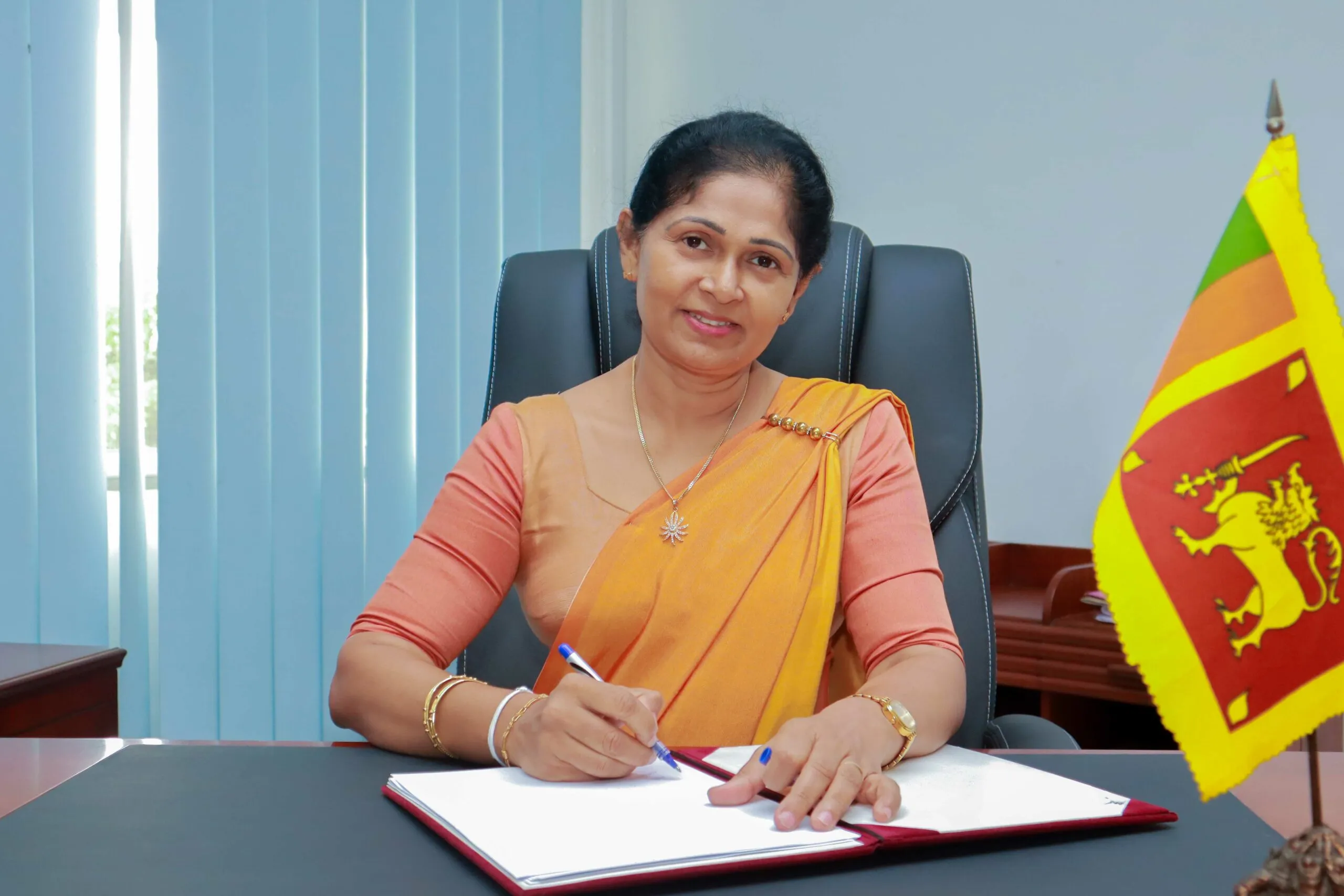 මෙරට ඉතිහාසයේ ප්රථම විභාග කොමසාරිස් ජනරාල්වරිය නව ධුරයේ වැඩ අරඹයි 1 IMG 7498 1 1 scaled