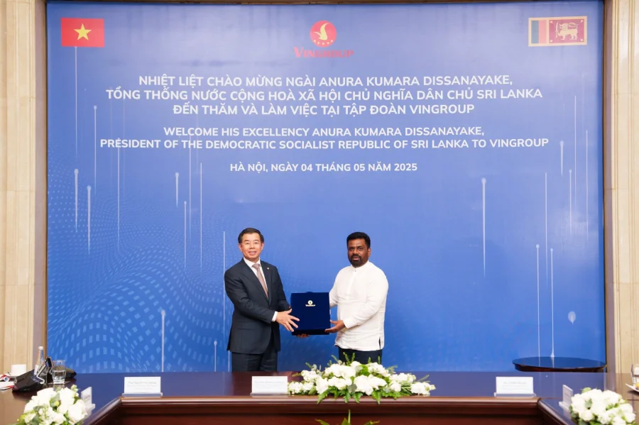 වියට්නාමයේ වින්ගෲප් (Vingroup) සමූහ ව්‍යාපාරයේ ඉහළ කළමනාකාරීත්වය හමුවී සාකච්ඡාවට ජනපති ගිය අවස්ථාව