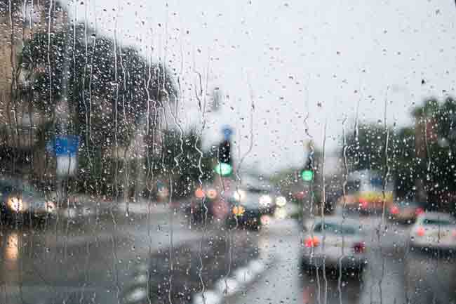 1761438980-rain_L.jpg