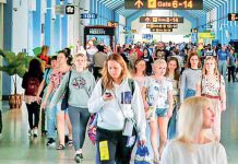 සංචාරකයින් අතරින් 45% ක් පමණ නැවත ශ්රී ලංකාවට එන්න කැමැතියිලු