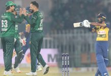 පාකිස්තානයට ලකුණු 129ක ඉලක්කයක්