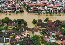 වියට්නාමයේ ගංවතුරින් මියගිය ගණන 90ක් දක්වා ඉහළට