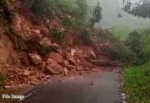 හල්දුම්මුල්ලේ පස් කන්දක් නායයයි – රථ වාහන ධාවනයට බාධා