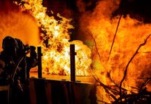 හිරණ කම්හලක ගින්නක්