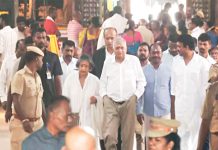 රනිල් මදුරෙයි මීනාක්ෂි අම්මාන් කෝවිල වැඳපුදා ගනී