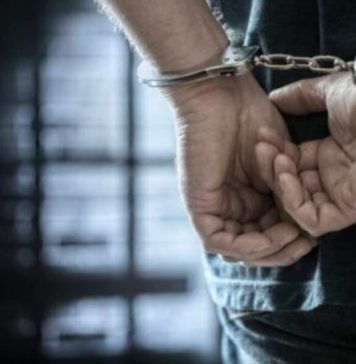 දේශපාලඥයෝ 15ක් අත්අඩංගුවට !