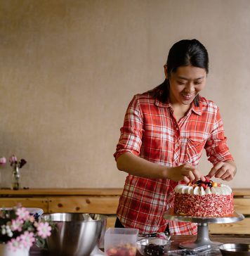 අවුරුද්දම රසයෙන් පුරවන කේක්