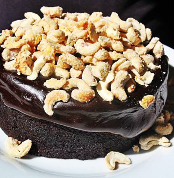 නත්තලට කජු මිශ්ර චොක්ලට් කේක්.