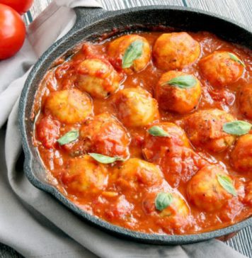 නත්තල් මේසෙට “ටොමැටෝ ෆිෂ් බෝල්ස්”