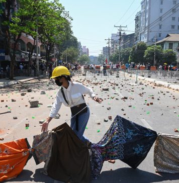 හමුදා පාලනයට එරෙහිව දියත් වුණු කාන්තාවන්ගේ සරම් විප්ලවය