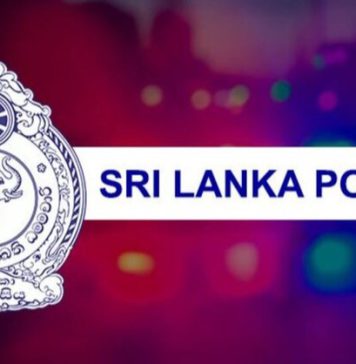 පොලිසියේ පුටු රැසක් පෙරලේ