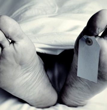 කොළඹ වරාය නගර මුහුදු තීරයේ මළ සිරුරක්