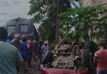 පයාගලදී කැබ් රථයක් දුම්රියේ ගැටී සිදුවූ අනතුරින් දෙදෙනෙකු මරුට