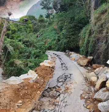 අරණායක තවත් බිහිසුණු අවදානමක් – කාපට් මාර්ගය දෙකට කැඩෙයි