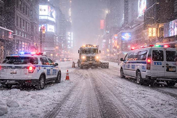 නිව්යෝර්ක් නගරයට දරුණු හිම කුණාටු තත්ත්වයක්