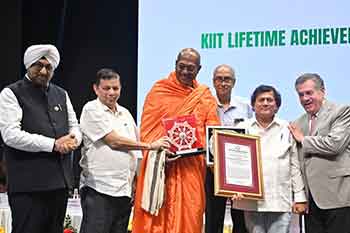 ආචාර්ය කිරින්දේ අස්සජි නාහිමියන්ට ඉන්දියාවෙන් ගෞරව සම්මානයක්