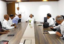 විපක්ෂයේ කණ්ඩායම් හදිසියේම රනිල් හමුවෙයි