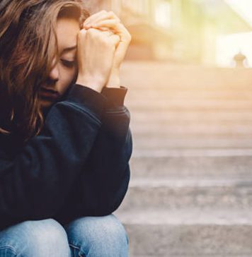 ඇයි මටම මෙහෙම වෙන්නෙ කියලා හිතලා තියෙනවද?