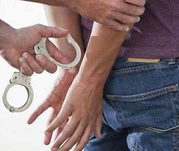 යටගිය ද්විත්ව ඝාතනයක සැකකරු රට සිට එද්දී හසුවෙයි