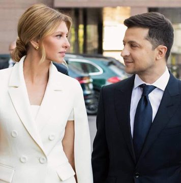 මේ අසීරුම මොහොතේදීත් ඔහු අත් නොහැරි ආදරණීය ජනපති බිරිඳ Olena Zelenska