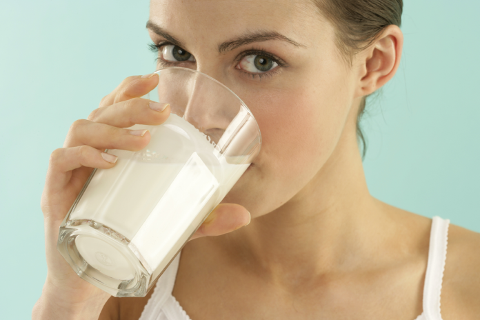 54a751aee970a_-_elle-milk-h-elh.png