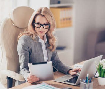 රැකියා ස්ථානයේ කැපී පෙනෙන්න කැමති කාන්තා ඔබ අවදානය යොමු කළ යුතු කරුණු