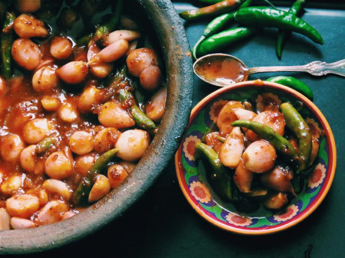 A-Srilankan-speciality-a-meal-is-not-complete-without-a-spoonful-of-this-tasty-pickle-2-e14474826383.jpeg