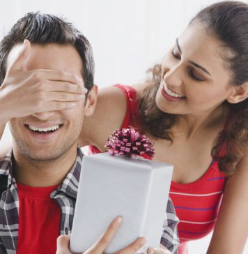 ආදරවන්තයාට තෑග්ගක් තෝරා ගන්න බැරුව ලත වෙන ගැහැණු ළමයින් වෙනුවෙන්මයි