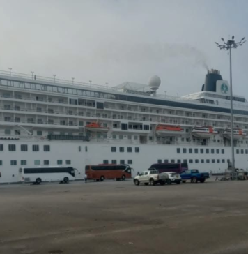 ‘M.V.Crystal Symphory’ සංචාරක නෞකාව ත්රිකුණාමලයට