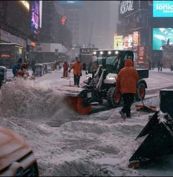 නිව්යෝර්ක්වලට දැවැන්ත හිම පතනයක්!