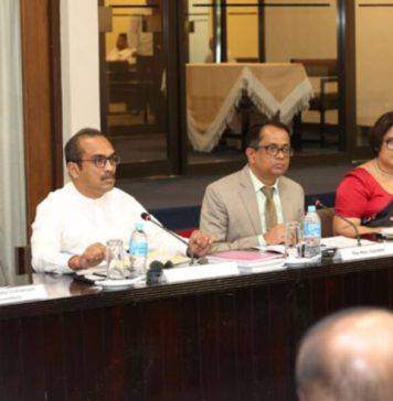 කාන්තා දිනය වෙනුවෙන් කල් තැබීමේ විවාදයක්