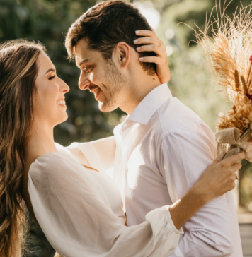 දිගු කාලීන ප්රේම සම්බන්ධයක් විවාහය තෙක් රැගෙන යන්නේ මෙහෙමයි.