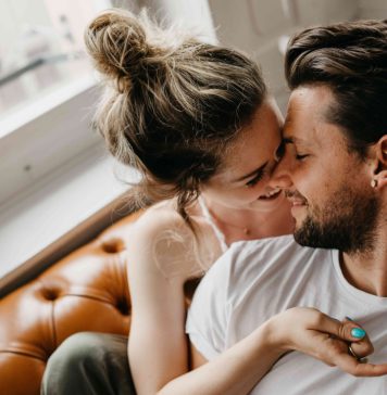 විවාහ ජීවිතය පුරා සැමියාගේ රහස් සොයමින් වෙහෙසුණු ඇගේ කතාව