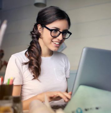 Screen ඉදිරියේ නිතර සිටින ඔබ කණ්ණාඩි පැළඳීමේ වැදගත්කම