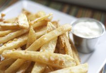 මී කිරි සමග ක්රිස්පී වෙජිටබල්ස්