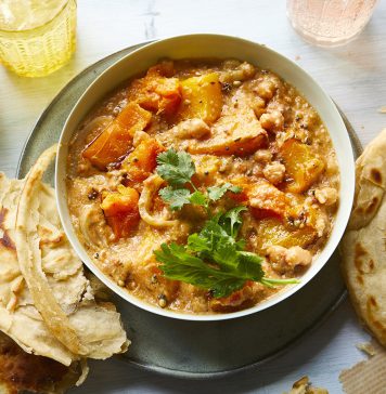 පෝෂණීය යීස්ට් රොටී සමග වට්ටක්කා කරි එකක රස බලමු