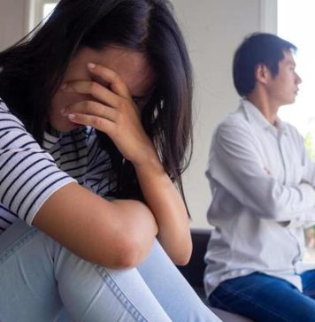 අවුරුදු 11ක වයස් පරතරය නිසා විවාහය එපා වූ බිරිඳක්