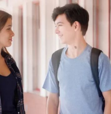 මුලින්ම ආදරේ කියන්න ඕන කෙල්ලද කොල්ලද?