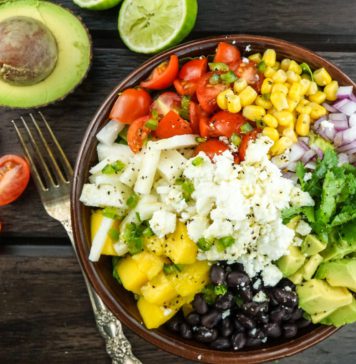 මෙක්සිකන් ක්රමයට සැකසූ අලිගැටපේර සලාදය