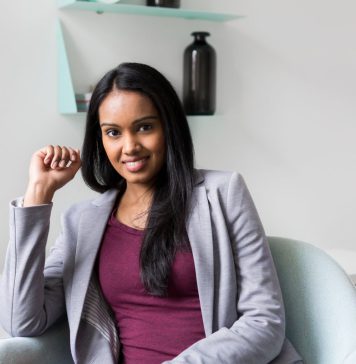 වංචාකාරී ප්රේමයකින් බිඳ වැටී යළි ගොඩනැගුණු තරුණියක්