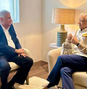 සලේ ඇතුළට යද්දී ඉන්දියානු මහකොමසාරිස් රනිල් හමුවුණේ ඇයි ?