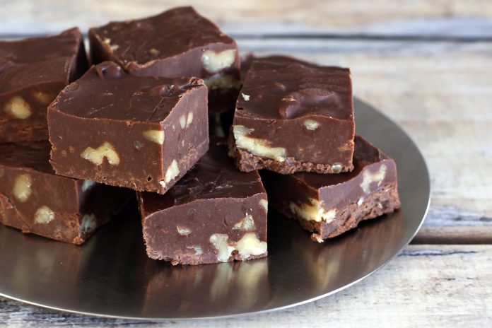 super-easy-fudge-102016-58188f0c3df78cc2e893a23f-e1512130115989.jpg