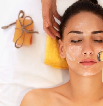 ස්වභාවික ද්රව්යවලින් whitening pack එකක් ගෙදරදීම හදා ගමු .